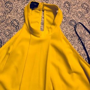 A very stylish yellow top!